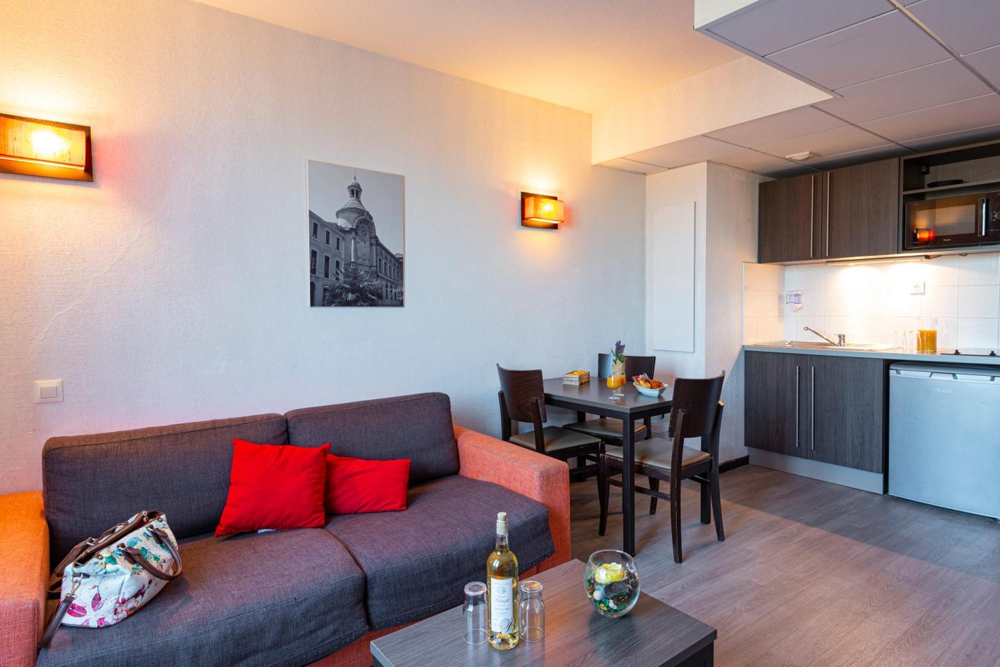 Zenitude Hôtel-Résidences Nîmes Centre Esterno foto