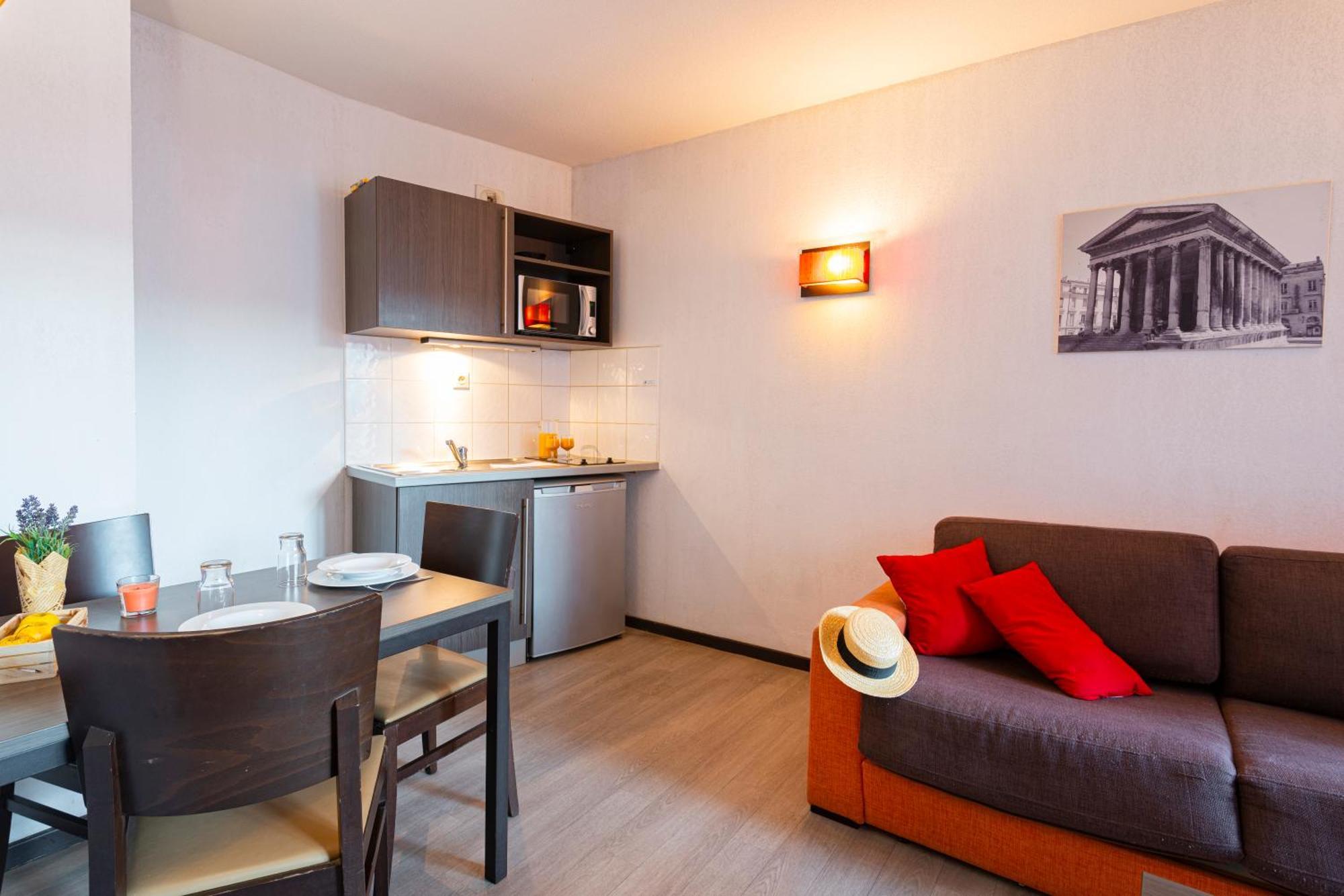 Zenitude Hôtel-Résidences Nîmes Centre Esterno foto
